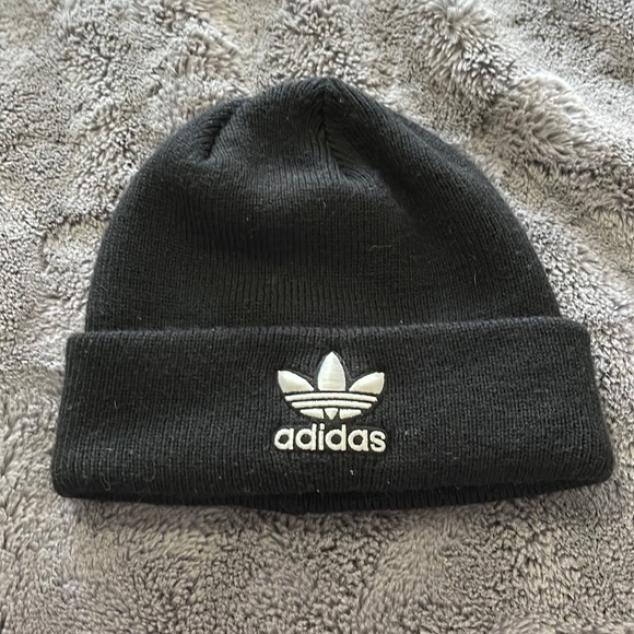 ADIDAS BLACK BEANIE - Picture 2 of 7